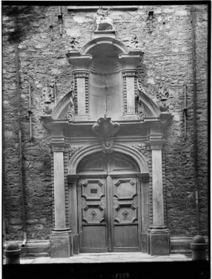 Walldürn Katholische Stadtkirche Sankt Georg Hauptportal