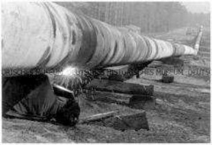 Schweißarbeiten an der Druckgasleitung des Gaskombinats "Schwarze Pumpe"