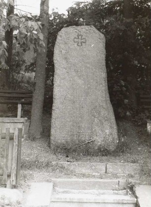 Denkmal für die Gefallenen des 1. Weltkrieges : Denkmal für die Gefallenen des 1. Weltkrieges. Granit? (nach 1918). Klingenthal, Aschbergstrasse