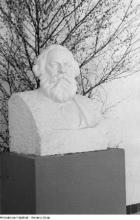 Büste von Karl Marx
