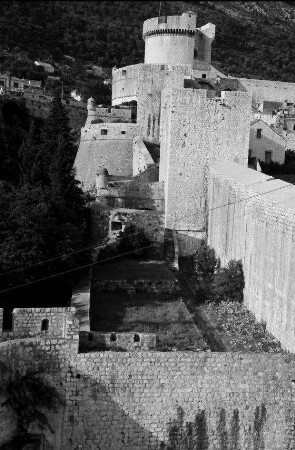 Dubrovnik: Rundgang auf der Stadtmauer, Stadtmauer mit Minceta Turm