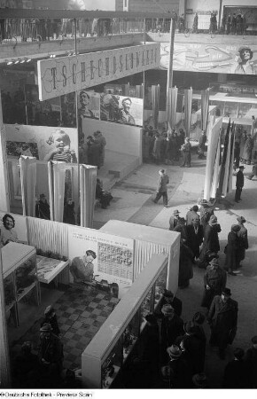 Innenansicht der Ausstellungshalle der Tschechoslowakei