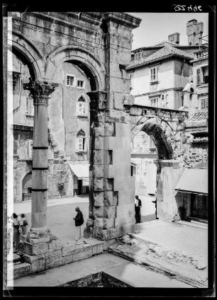 Split: Peristyl