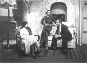 Nina. Komödie in drei Akten von Bruno Frank. Staatsschauspiel Dresden, Uraufführung 03.09.1931 : Cara Gyl als Sekretärin Eva Weininger, Alice Verden als Nina Breuer und Paul Hoffmann als Dr. Stefan Breuer