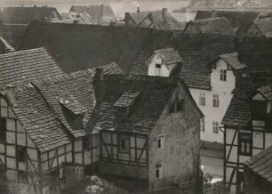 Bad Karlshafen-Helmarshausen. Blick über die Dächer zur Diemel zu