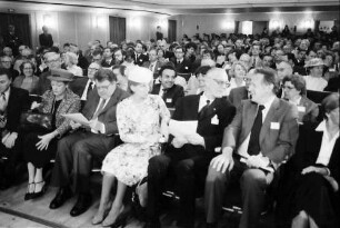 31. Tagung 1981 (29.6.-3.7.) Mediziner; Eröffnung: 1. Reihe: Oberbürgermeister Steurer, Frau Steurer, F. J. Strauß, Gräfin Sonja Bernadotte, Graf Lennart Bernadotte, H. Engler; 2. Reihe links: Frau Smith, Hamilton O. Smith; 2. Reihe Mitte hinter Gräfin Sonja Bernadotte: Werner Arber, Frau Arber, Adolf Butenandt (verdeckt), Frau Butenandt