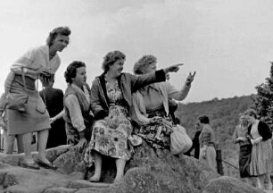 Thale, Gruppenaufnahme von Frauen auf der Roßtrappe