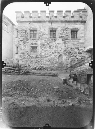 Heldburg (Bad Colberg-Heldburg). Veste Heldburg (Baubeginn 12. Jh.). Jungfernbau. Hoffront
