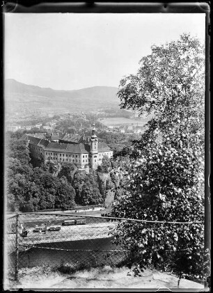 Tetschen (Decin/Tschechische Republik). Blick vom Aussichtspunkt der Schäferwand zum Schloss Tetschen
