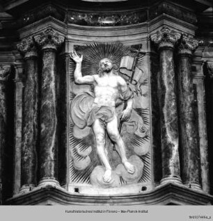 Hochaltar: Ziborium mit Leuchterengel : Auferstehung Christi