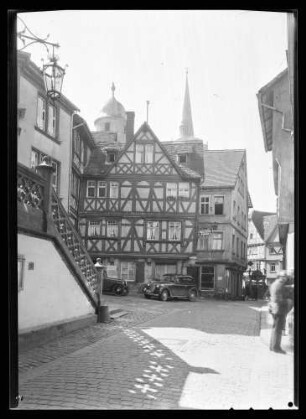 Rathaustreppe, Schuhwaren Karl Dreßler und historische Fahrzeuge