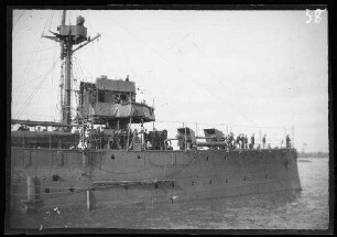 Antwerpen (Belgien): Bug eines Kriegsschiffes im Hafen ("Ankunft zweier argentinischer Kanonenboote")