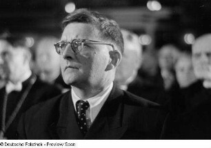Portrait Dmitri Dmitrijewitsch Schostakowitchs im Publikum der Bachfeier