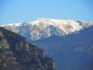 Pyrenäen - Schneebedeckte Berge : Schneebedeckte Berggipfel. Aufgenommen in den spanischen Pyrenäen bei Berga am 17. April 2012