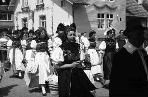 Hausen: Festzug, Trachten