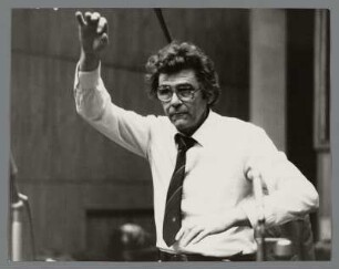 Jan Bulank : Portrait des Komponisten Jan Bulank bei Schallplattenaufnahmen mit dem Sorbischen Ensemble in der Lukaskirche in Dresden