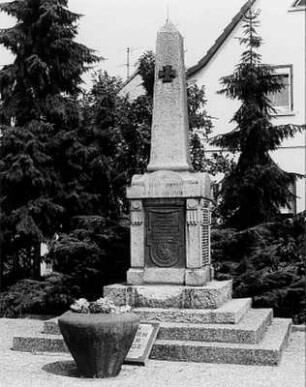 Gefallenendenkmal; Hattersheim, Hopfengarten