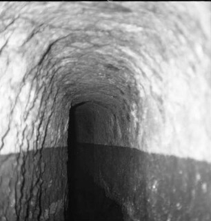 Plauen. Historische Plauener Schlosswasserleitung. Gewölbegang