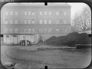 Kamenz, Platz der Jugend (Schulplatz) 1. 1. POS (1. Mittelschule; 1843-1844). Seitenansicht (Teilansicht)