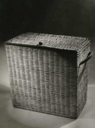 W. Reese Wäschekasten "956" von Friedrich Wilhelm Reese