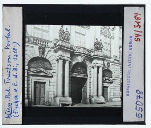 Wien, Palais Trautson : Außenansicht, Detail, Portal