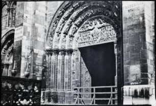 Paris. Hauptportal der Kathedrale von Saint-Denis