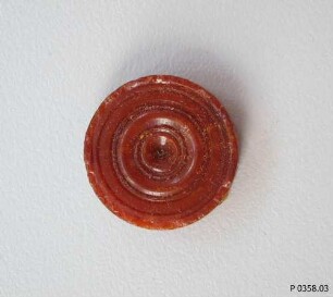 Spielstein opak / Brettspielkasten mit Spielsteinen und Schachfiguren