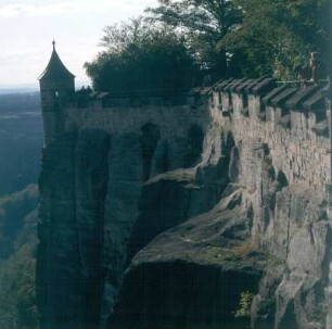 Festung. Brustwehr mit Wachturm : Königstein (Sächsische Schweiz). Festung. Brustwehr mit Wachturm