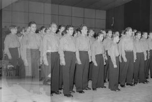 Nationales Kulturensemble der DDR : Auftritt eines Chores