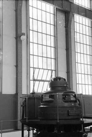 Häusern: Schluchseewerk; Turbine und hohes Fenster