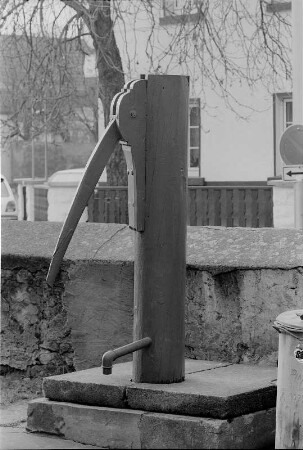 Nünchritz-Zschaiten, Kr. Riesa, Schwengelpumpe