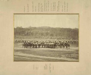 Offiziere des Regiments, neunundzwanzig Personen zu Pferd oder stehend während der Vorparade auf dem Cannstatter Wasen