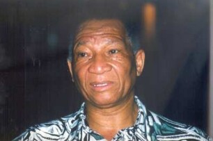 Don Mattera (Südafrika), Schriftsteller : Mattera, Don, eigentl. Donato Francisco Mattera (geb. 1934 oder 1935; Schriftsteller, Journalist), 1996