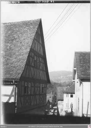 Talgasse in Kronberg von Osten, links Armenhaus