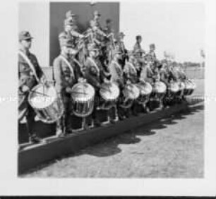 Raumbildband. Reichsparteitag der Arbeit. 100 Bilder. Trommler und Fanfarenbläser.