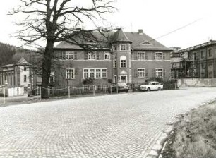 Augustusburg-Erdmannsdorf, Kunnersdorfer Straße 3. Wohnhaus der ehemaligen Baumwollspinnerei (um 1930). Straßenansicht