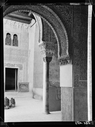 Granada: Eingang zum arabischen Palast
