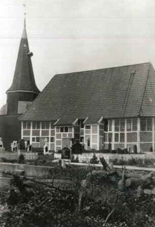Samtgemeinde Lühe-Grünendeich. Evangelische Kirche Sankt Marien (1608, 1625). Ansicht über den Kirchhof