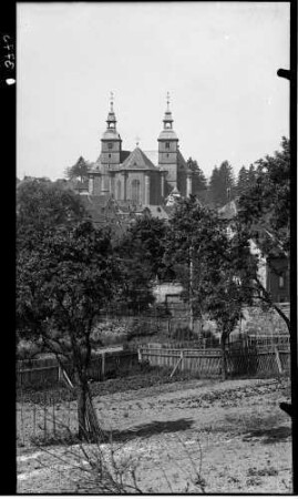 Walldürn Ortsbild mit der katholischen Stadtkirche Sankt Georg im Hintergrund