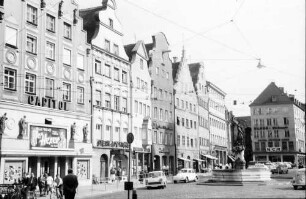 Augsburg: Maximilianstraße mit Merkurbrunnen [und Capitol]