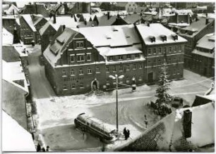 Pulsnitz. Markt mit Rathaus u. Ratskeller - Winterbild