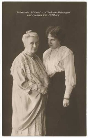 Reproduktion einer Fotografie von Helene Freifrau von Heldburg (1839-1923) (links) mit Prinzessin Adelheid von Sachsen-Meiningen