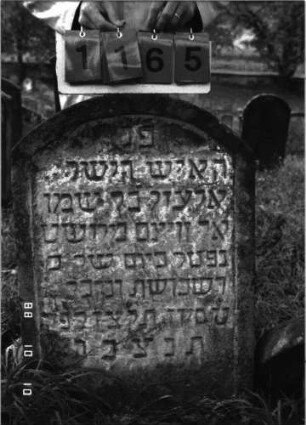 Grabstein 1165 (Index: 100098637) Maße HxBxT: 83x56x11 cm: Grabstein 1165 (Nachholaufnahme)