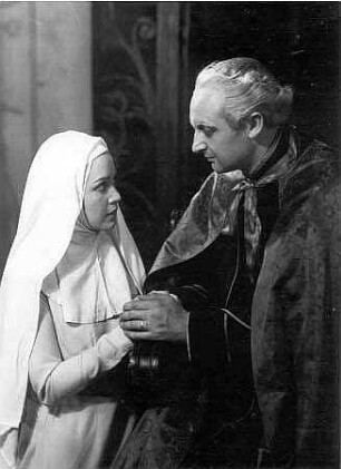Ilde Overhoff und Paul Hoffmann in "Die Jungfrau und Nonne". Dresden: Schauspielhaus