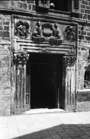 Trogir: Hausportal