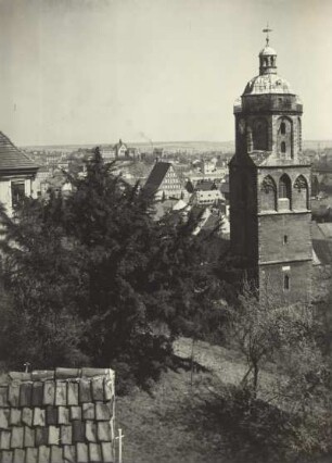 Meißen, Blick auf Frauenkirche und Westgiebelseite der Franziskanerkirche