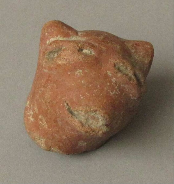 Tête d'animal en argile (fragment)