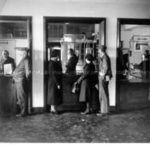 NS-Musterbetrieb Postamt Schwarzenbach, Schalter