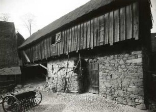 Altes Bauernhaus mit vorgebautem Obergeschoß aus Holz. Vermutlich Laseritz, Kr. Kamenz