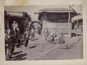Belebte Straße : Alltagszene auf einer Straße in Diyarbakir.